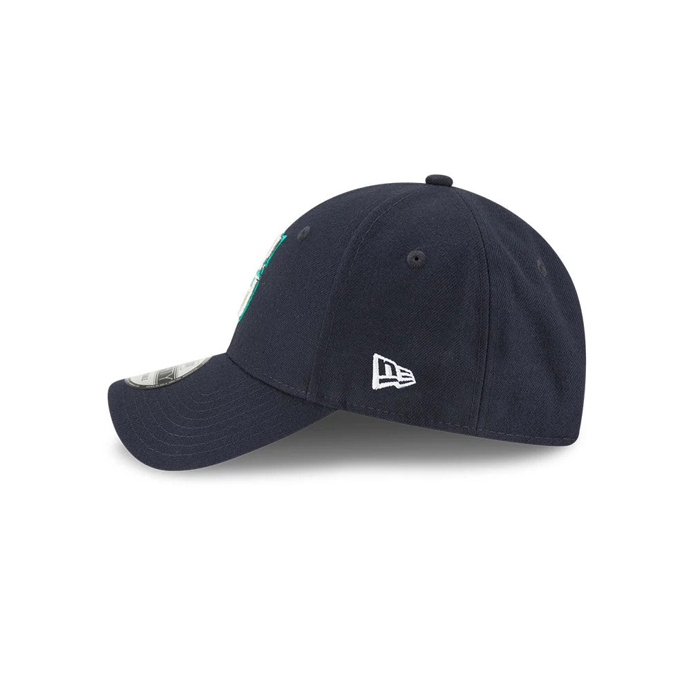 Seattle Mariners The League Navy New Era 9FORTY Cap, side view showing the white New Era flag logo on the left side, a curved visor with a 9FORTY size sticker, and a structured navy crown.