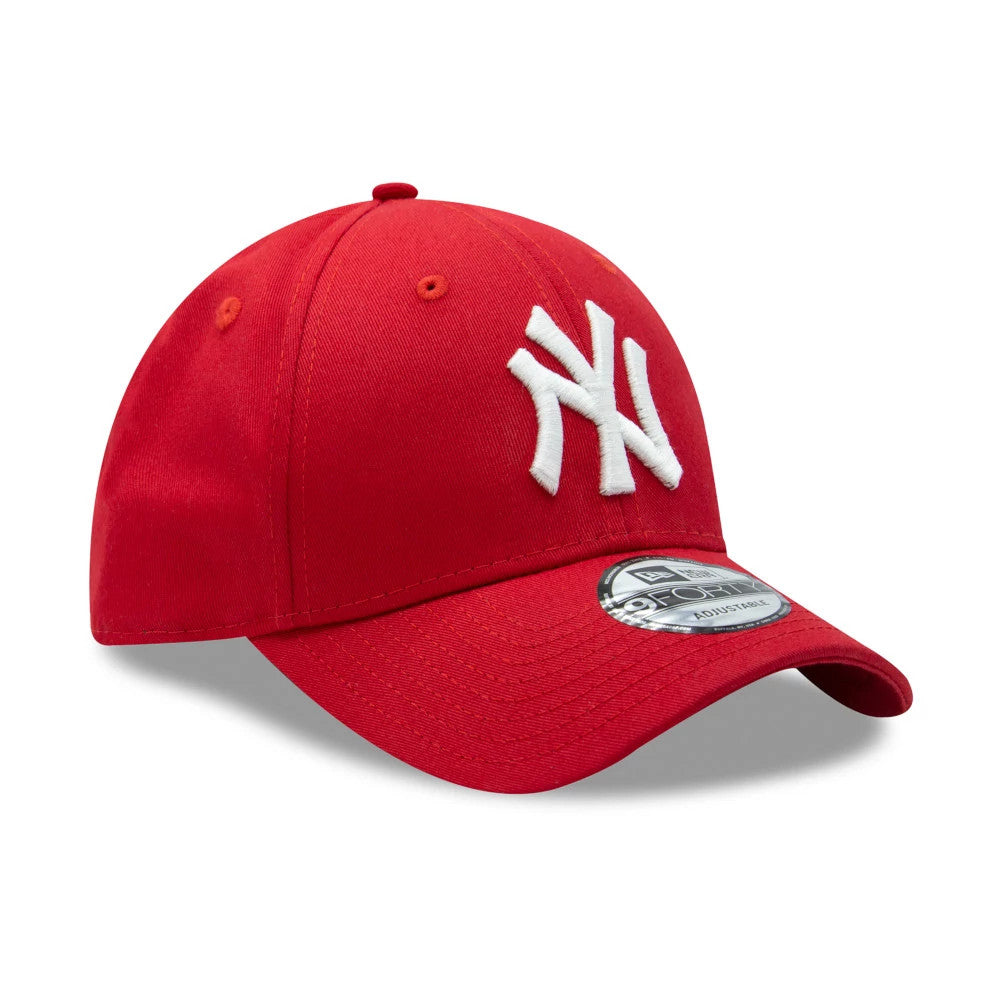 This is a New York Yankees Essential Red 9FORTY Cap 3