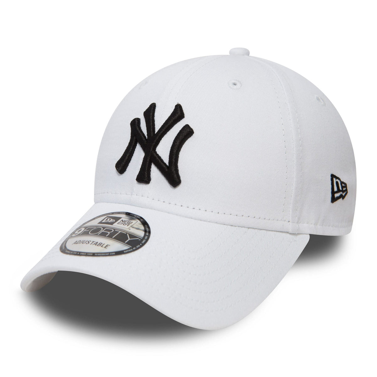 New York Yankees Essential White New Era 9FORTY Cap, three-quarter view with a raised black embroidered NY logo on the front panels, white curved visor featuring a 9FORTY size sticker, and New Era flag logo on the left side.