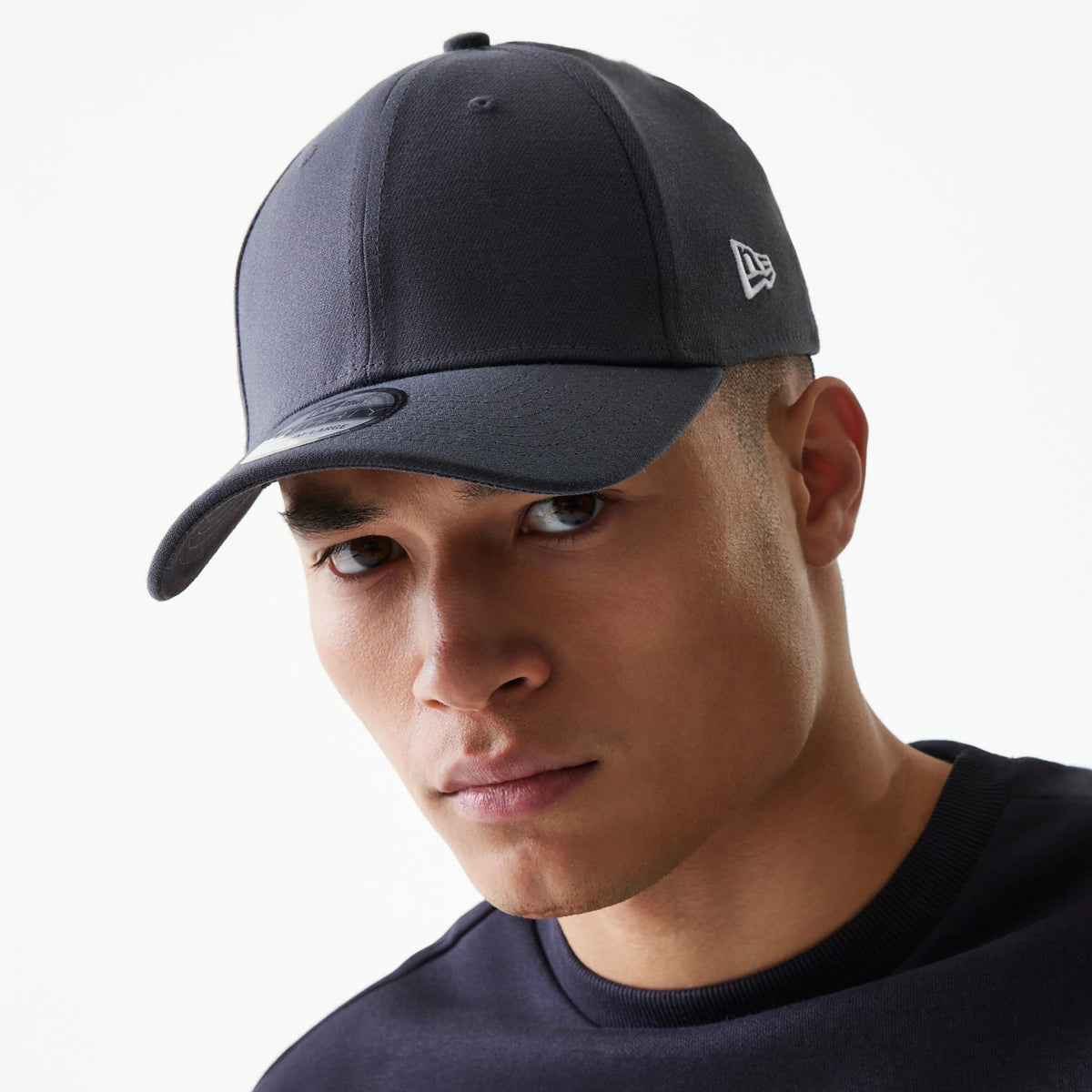 This is a New Era Flag Graphite Grey 39THIRTY Cap 2