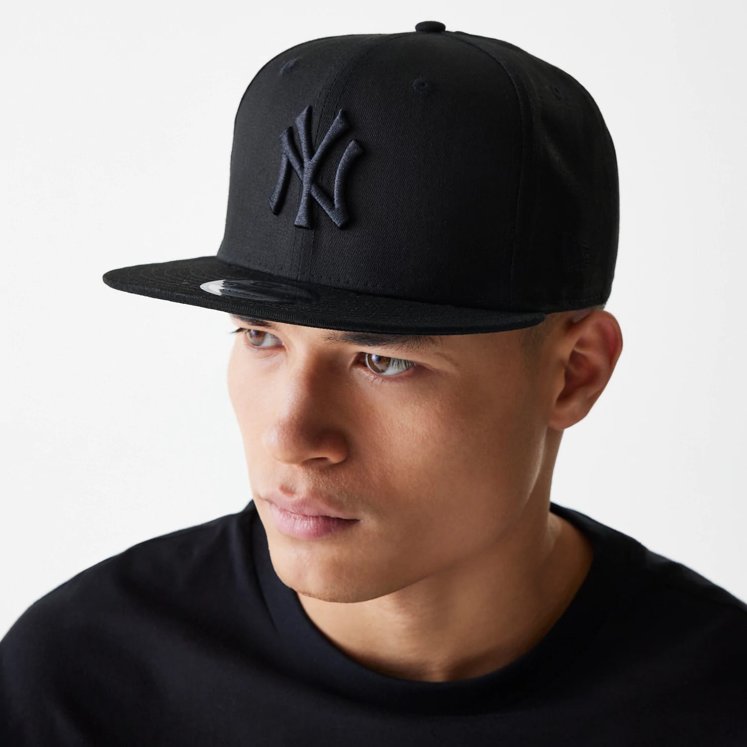 This is a New York Yankees Black On Black 9FIFTY Cap 2