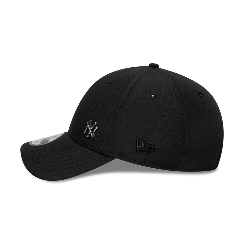 MLB New York Yankees Flawless Black New Era 9FORTY Adjustable Cap, side view showing the shiny metal Yankees logo on the front panel, black embroidered New Era flag logo on the left side, and the 9FORTY size sticker on the curved visor.