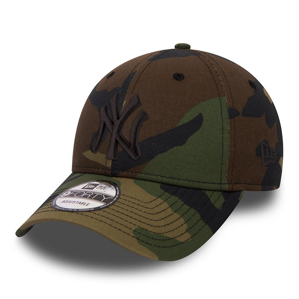 New York Yankees Essential Camo New Era 9FORTY Cap, three-quarter view showing the black raised embroidered NY logo on the front panel, with a curved visor and 9FORTY size sticker, featuring the New Era flag logo on the left side.