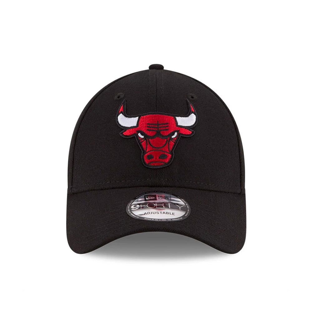 Chicago Bulls Youth The League NBA Black New Era 9FORTY Adjustable Cap, front view showing the raised red and white Bulls logo embroidered on the front panel, curved visor and 9FORTY size sticker on the black fabric.