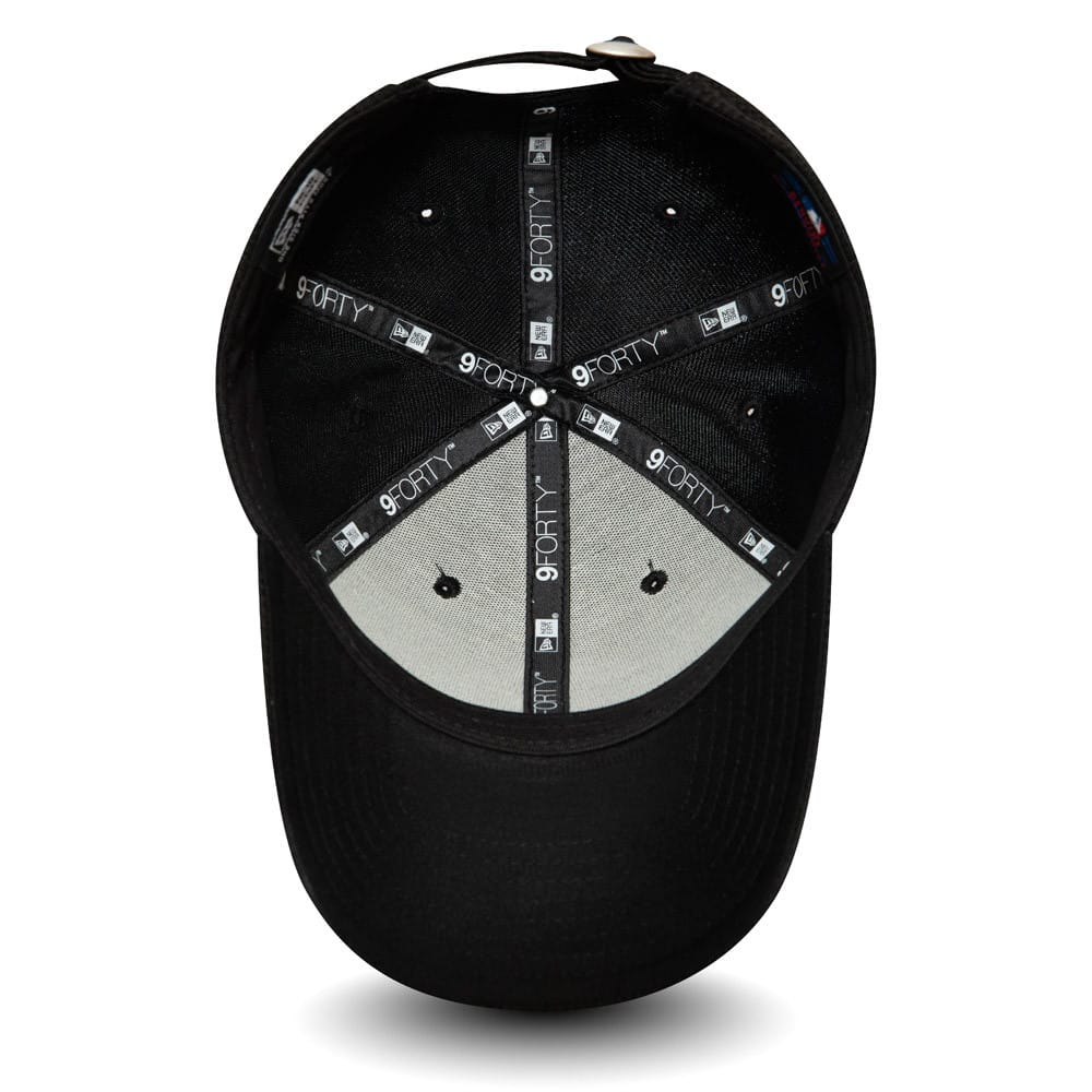 New York Yankees Diamond Era Black New Era 9FORTY Cap, inside view showing grey undervisor, black sweatband, and 9FORTY labelled black taping across the black structured crown of the cap.