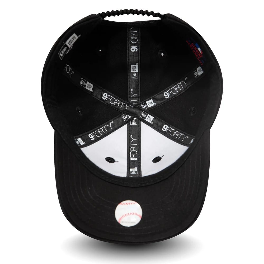 This is a New York Yankees Essential Infant Black 9FORTY Cap 4
