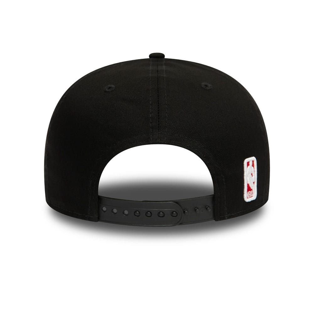 This is a Chicago Bulls Logo Black 9FIFTY Cap 3