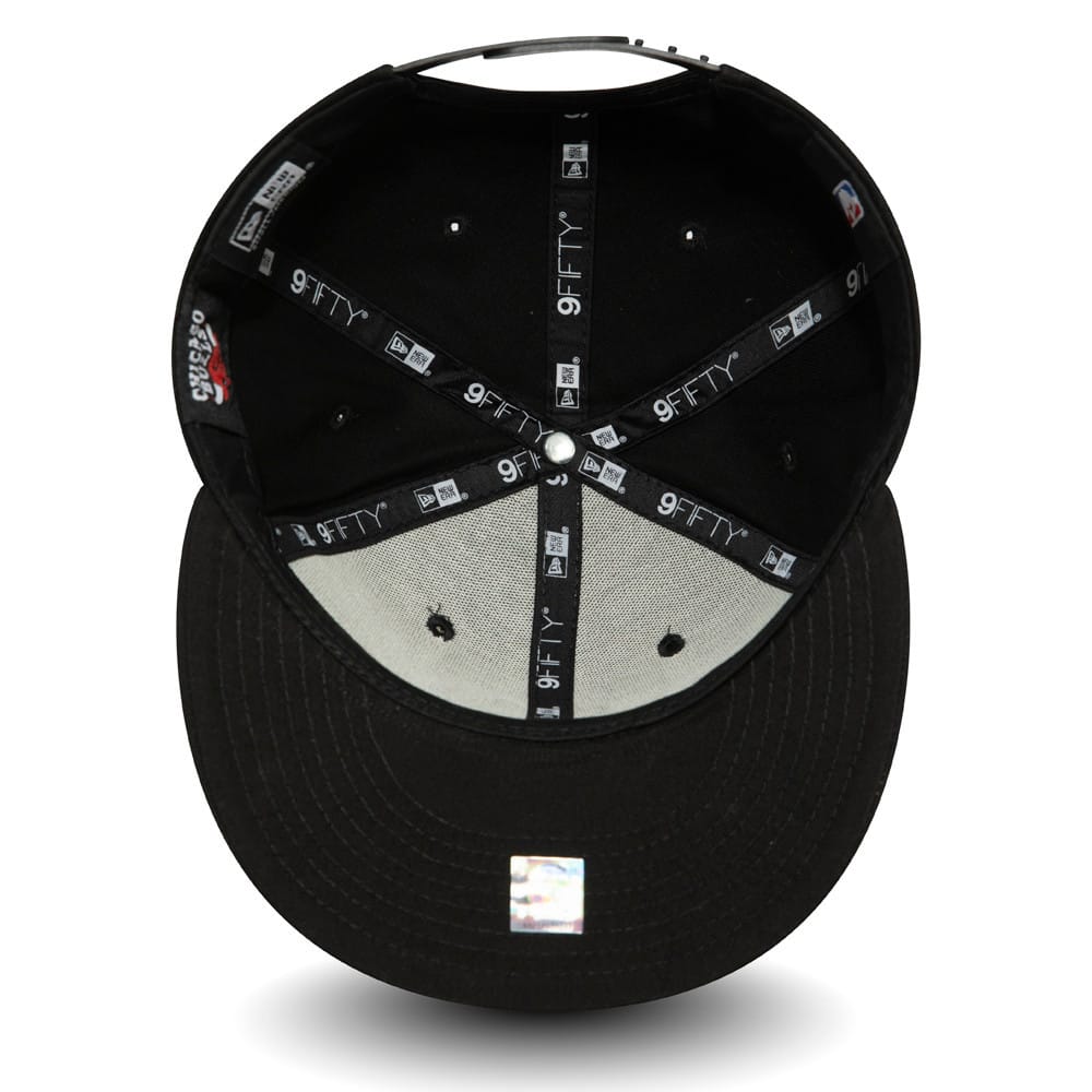 This is a Chicago Bulls Logo Black 9FIFTY Cap 4