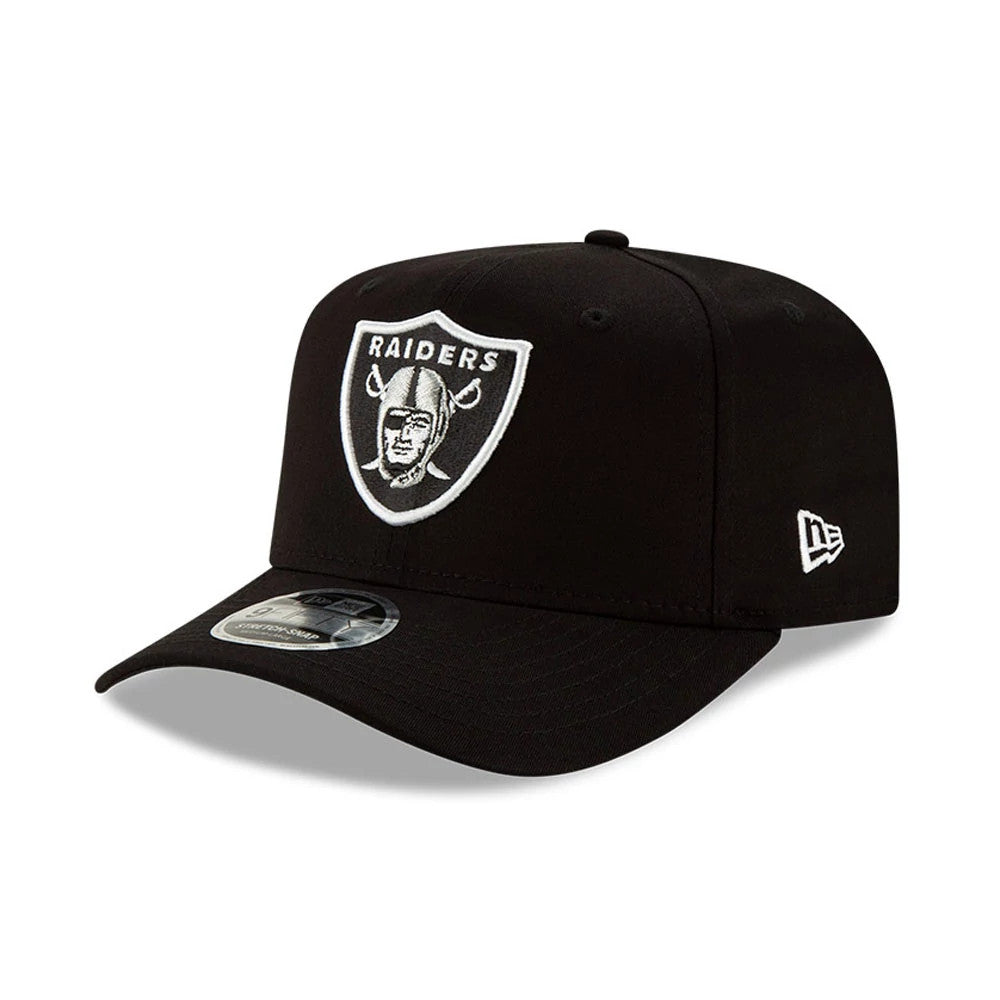 NFL Las Vegas Raiders Black New Era 9FIFTY Stretch Snap Cap, front view showing the raised silver Raiders shield logo on the front panel, a black curved visor with a 9FIFTY size sticker, and the New Era flag logo on the left side.