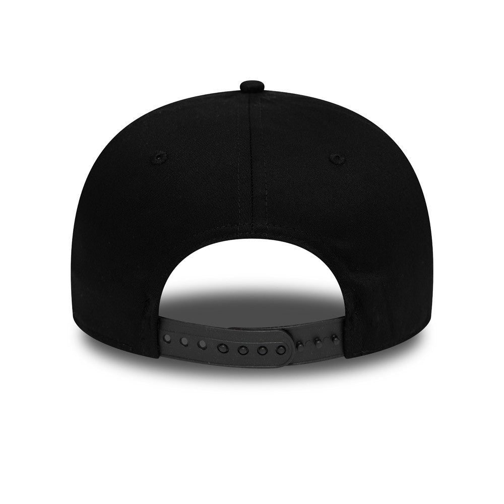 New York Yankees Tonal Black New Era 9FIFTY Stretch Snap Cap, rear view showing a plain back panel design with a black adjustable snap closure, centred on the structured black crown featuring two eyelets.