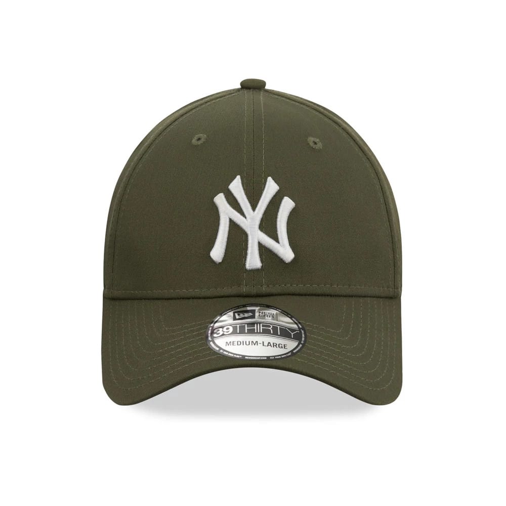 New York Yankees Khaki New Era 39THIRTY Cap, front view showing raised white NY logo embroidery on the front panel, curved khaki visor and 39THIRTY size sticker centred on the visor.