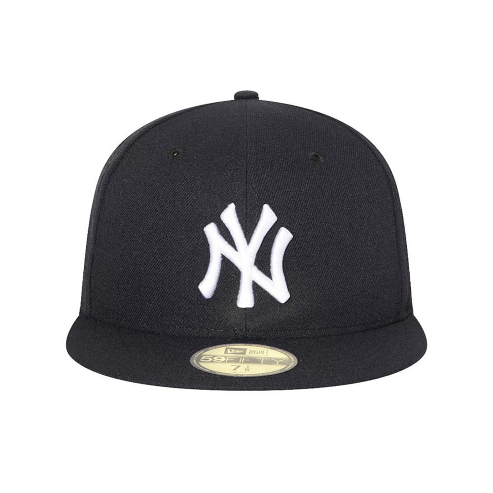 New York Yankees Authentic On Field Game Navy New Era 59FIFTY Cap, front view showing the raised white embroidered NY logo on the structured navy crown and a gold 59FIFTY size sticker on the flat visor.