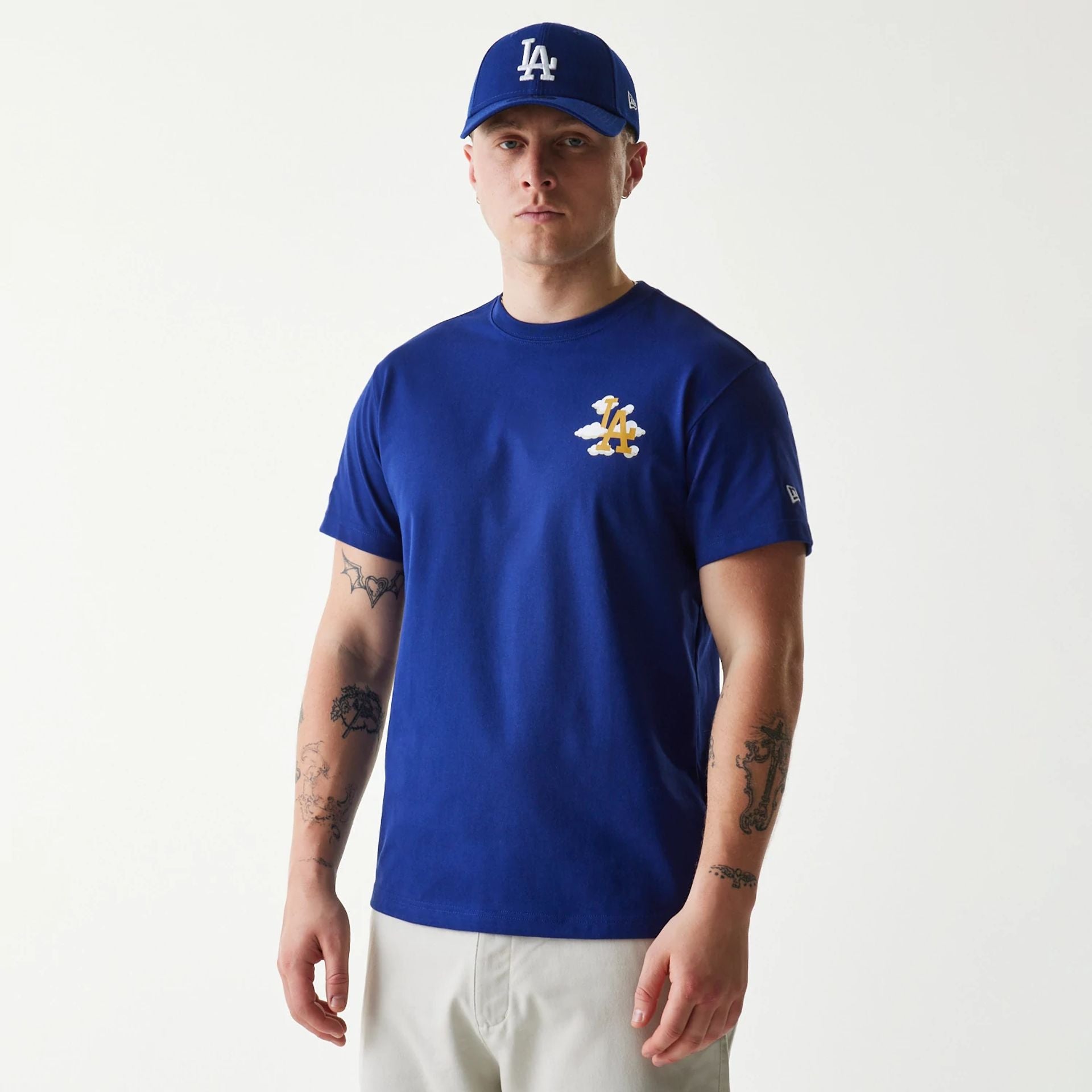 The Male model is wearing LA Dodgers MLB 59FIFTY Pack Cloud Dark Blue T-Shirt 1