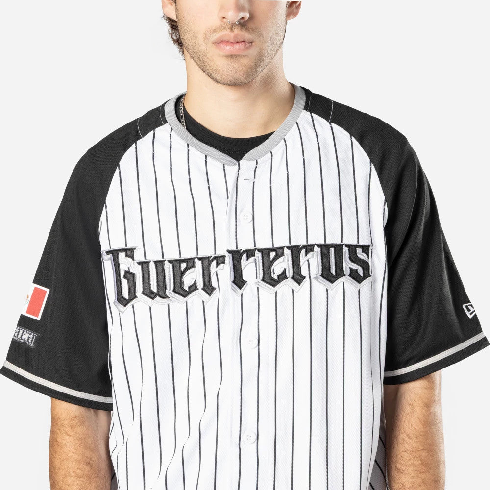 The Male model is wearing Oaxaca Guerreros Mexico LMB On Field White On-Field Jersey 3