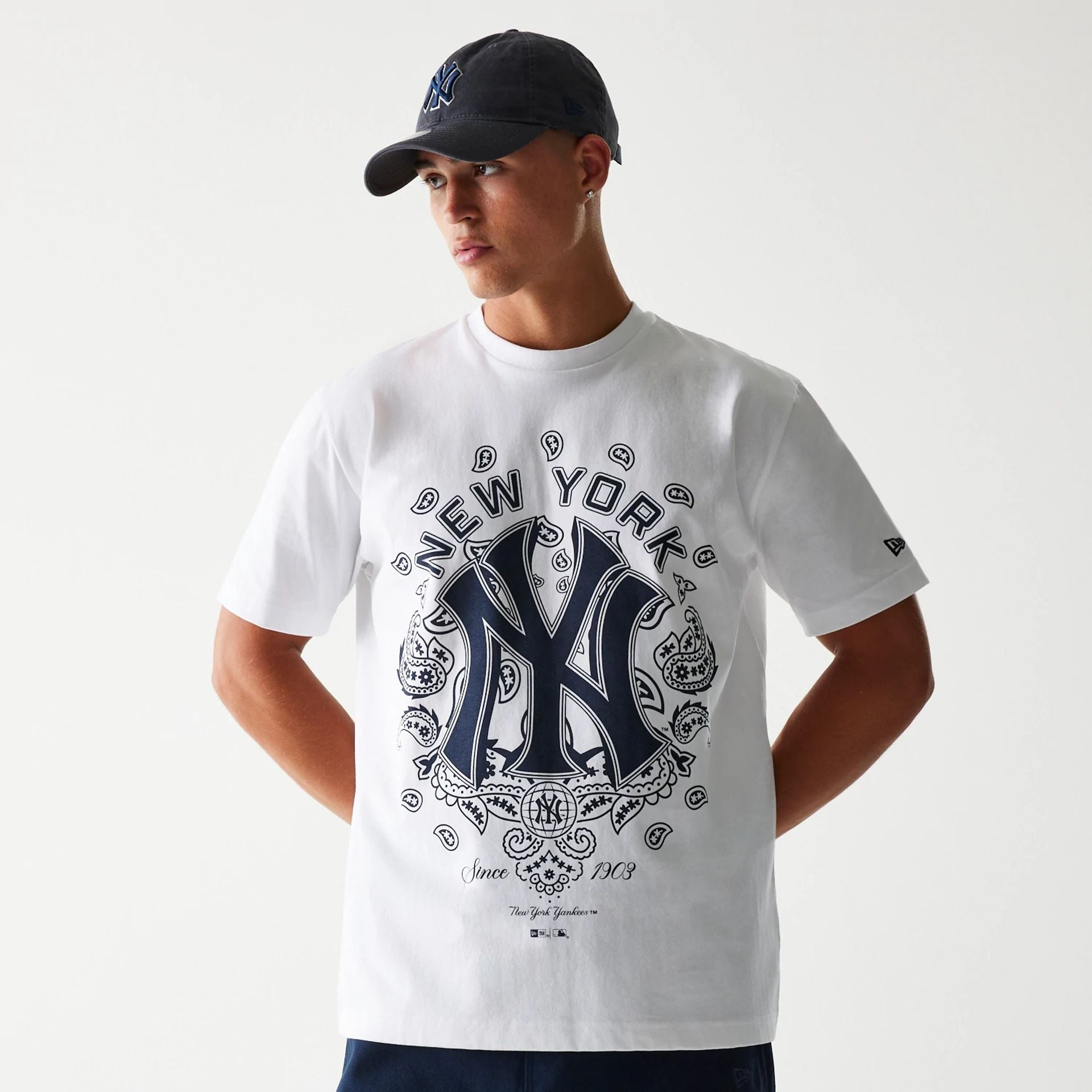The Male model is wearing New York Yankees New Era Paisley White Oversized T-Shirt 1