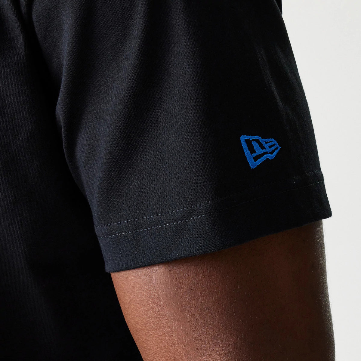 The Male model is wearing LA Dodgers MLB Paisley Black Oversized T-Shirt 4