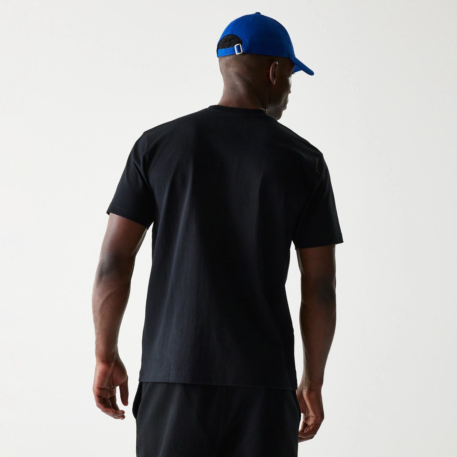 The Male model is wearing LA Dodgers MLB Paisley Black Oversized T-Shirt 2
