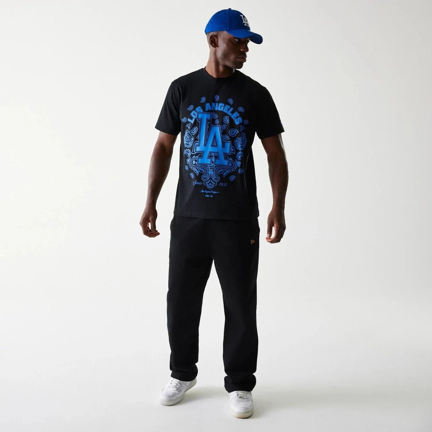 The Male model is wearing LA Dodgers MLB Paisley Black Oversized T-Shirt 6