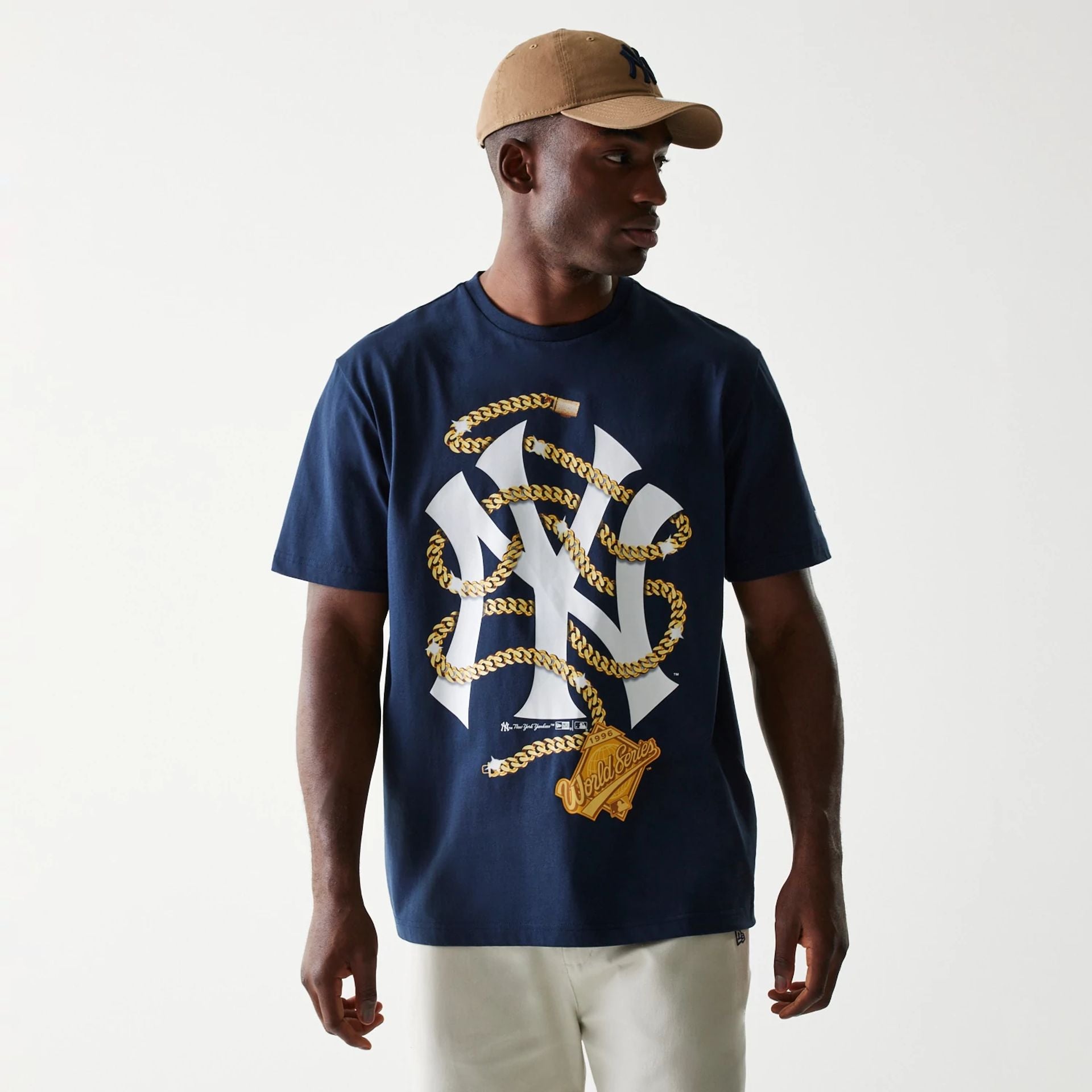 The Male model is wearing New York Yankees MLB Chain Navy Oversized T-Shirt 1