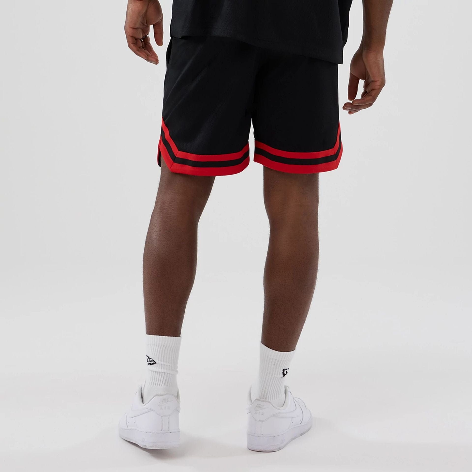 The model is wearing these NFL Historic Kansas City Chiefs shorts in black. 2