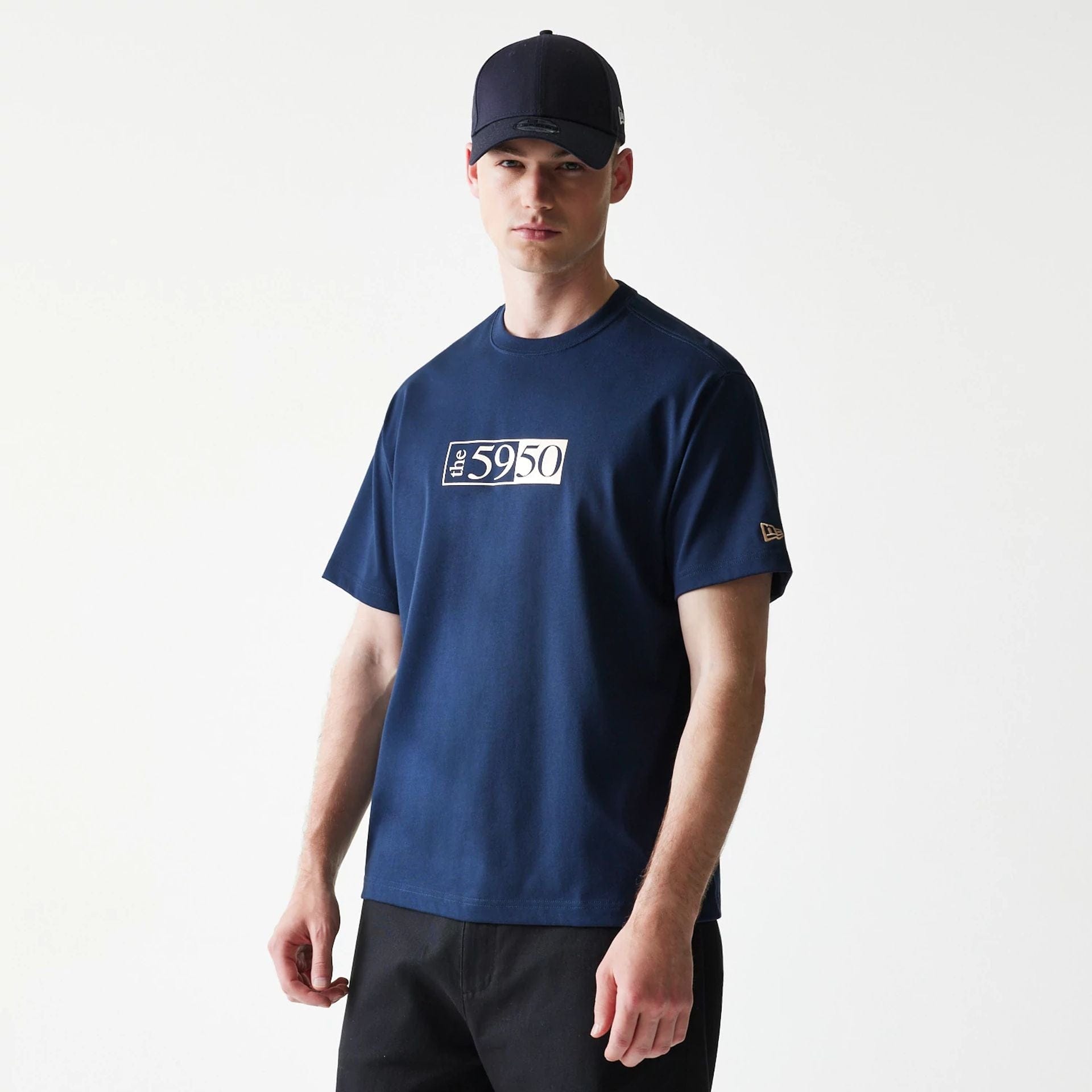 The Male model is wearing Retro Crown 59FIFTY Fitted Cap Description Navy T-Shirt 1