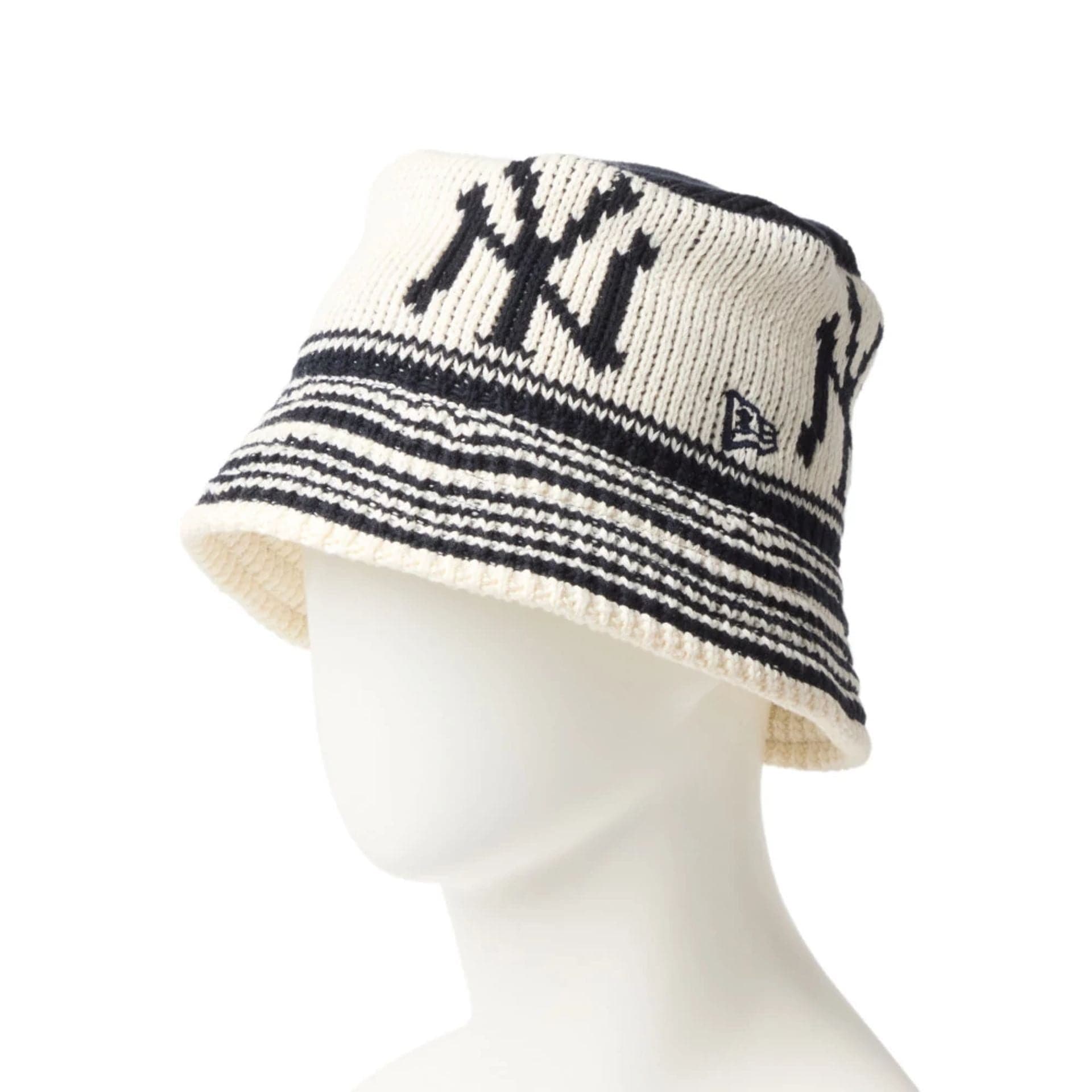 This is a New York Yankees MLB Knit Cream Bucket Hat 1