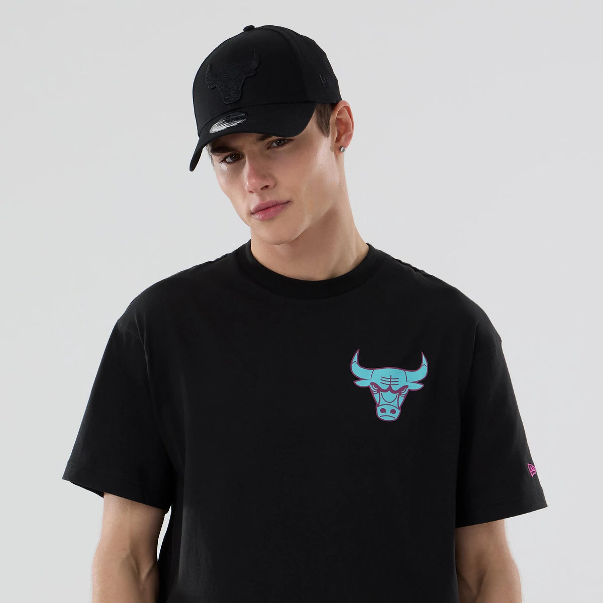 The model is wearing this NBA Neon Light Chicago Bulls T-Shirt in black. 7