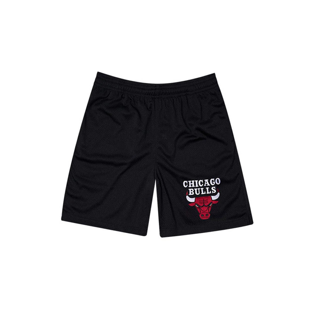 Chicago Bulls NBA Mesh Black Oversized Shorts, front view showing the black mesh fabric with an elastic waistband, an embroidered Chicago Bulls logo in red and white on the lower right side of the shorts.