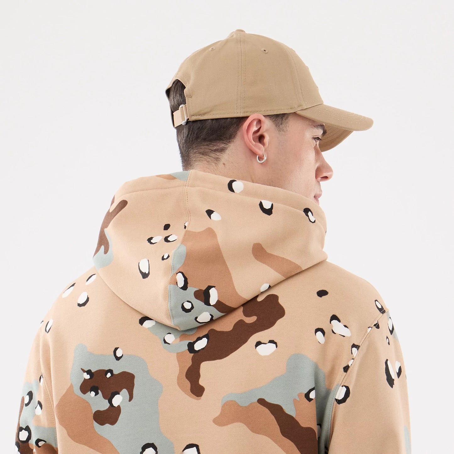 The model is wearing this MLB Camo New York Yankees 2 Way Full Zip Hoodie in Desert Camo. 7