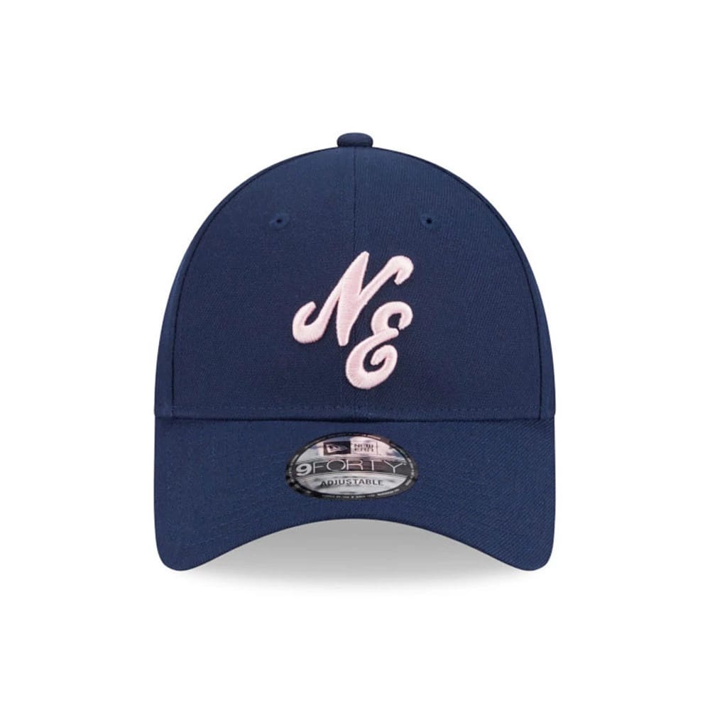 New Era Sakura Dark Blue 9FORTY Adjustable Cap, front view with raised pink "NE" embroidery on the structured dark blue crown, featuring a curved visor and a 9FORTY size sticker centred on top.