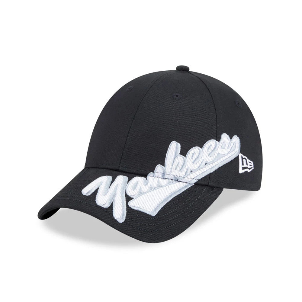 New York Yankees MLB Mix League Black New Era 9FORTY Adjustable Cap, front view showing large white Yankees script embroidery across the crown and visor, with the New Era flag logo embroidered on the left side.