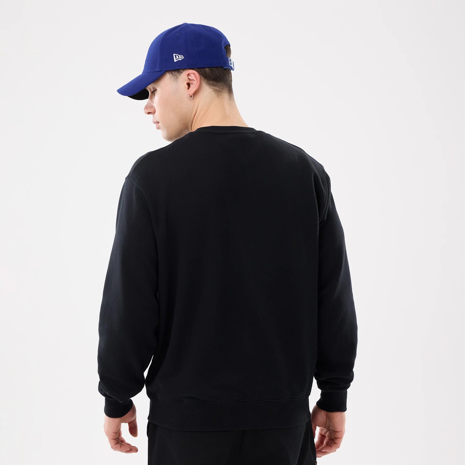 The model is wearing this MLB Retro LA Dodgers Oversized Crew Neck Sweater in black. 2