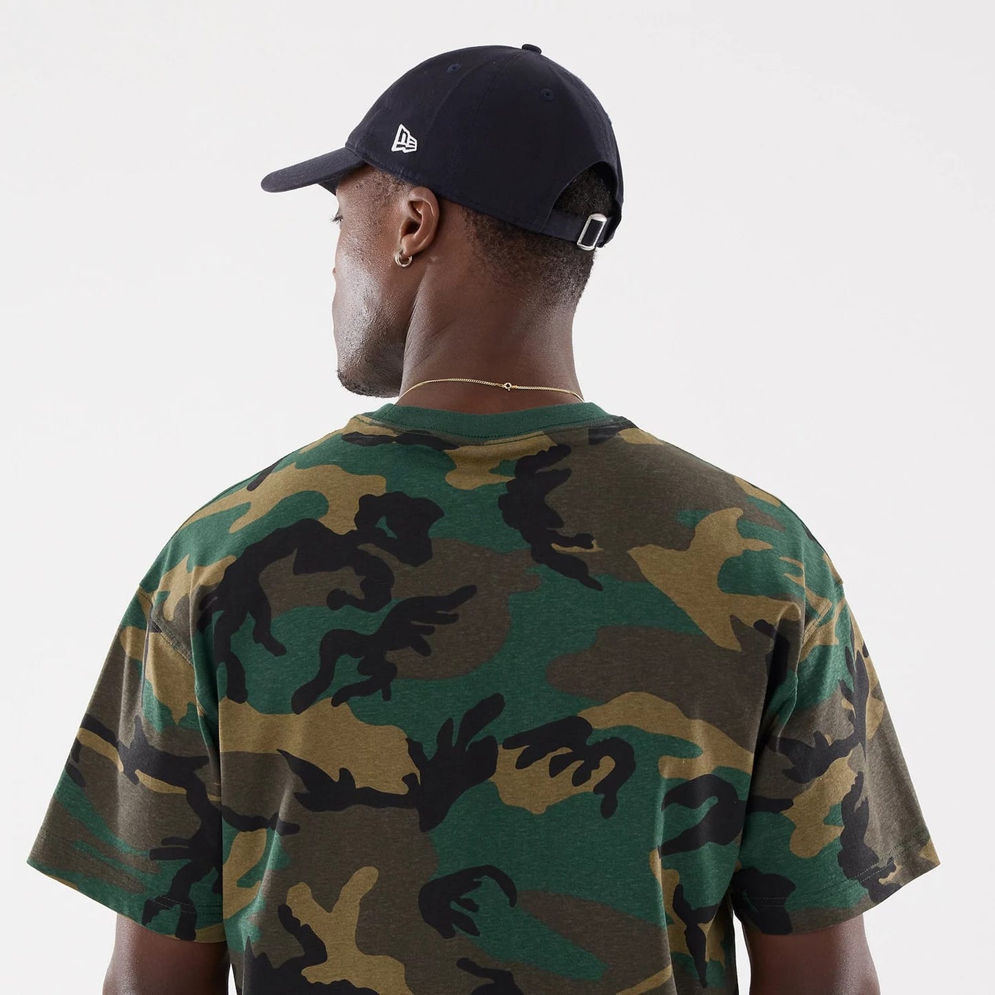 The model is wearing this MLB Camo New York Yankees T-Shirt in Woodland Camo. 7
