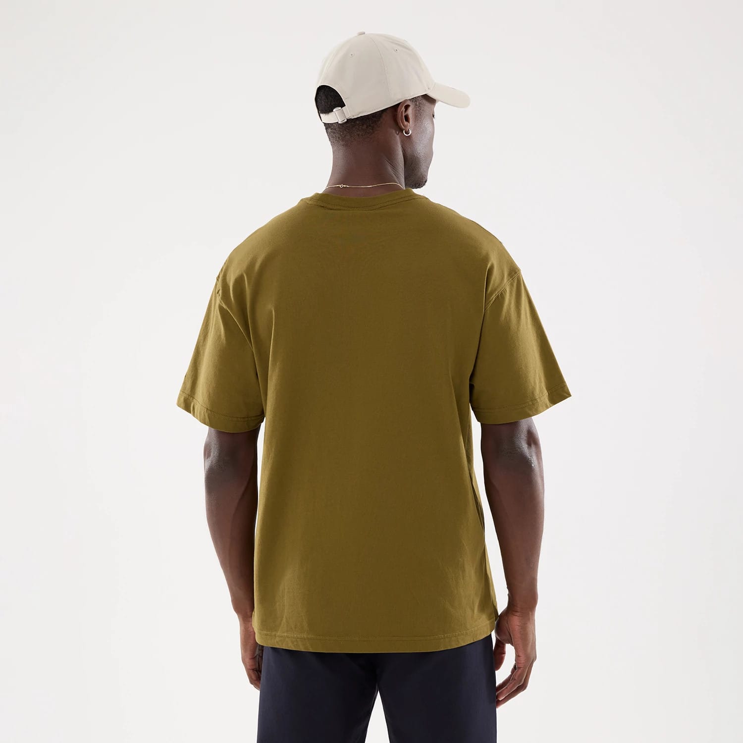 The model is wearing this MLB New York Yankees T-Shirt in Brown. 2