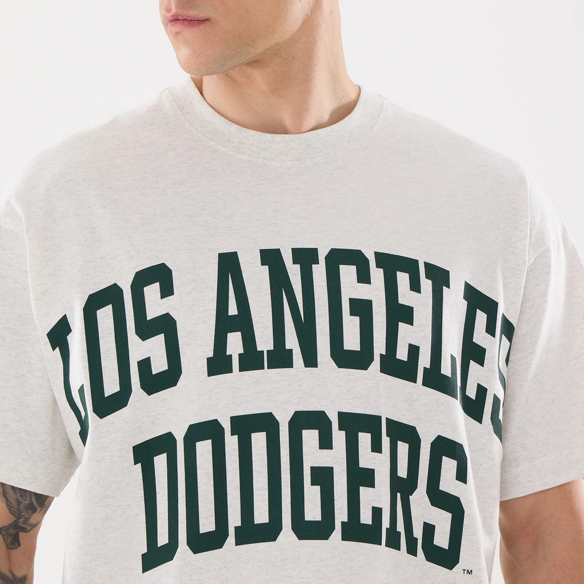 The model is wearing this MLB Comfort LA Dodgers T-Shirt in grey. 4