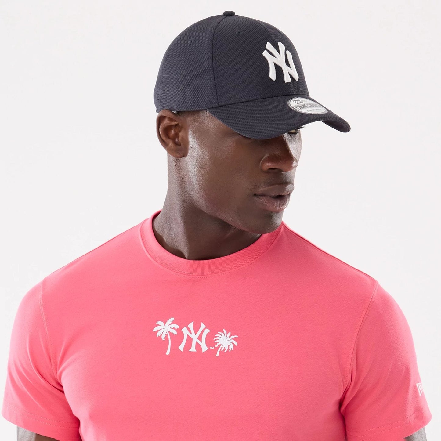 The model is wearing this MLB Resort New York Yankees T-Shirt in pink. 7