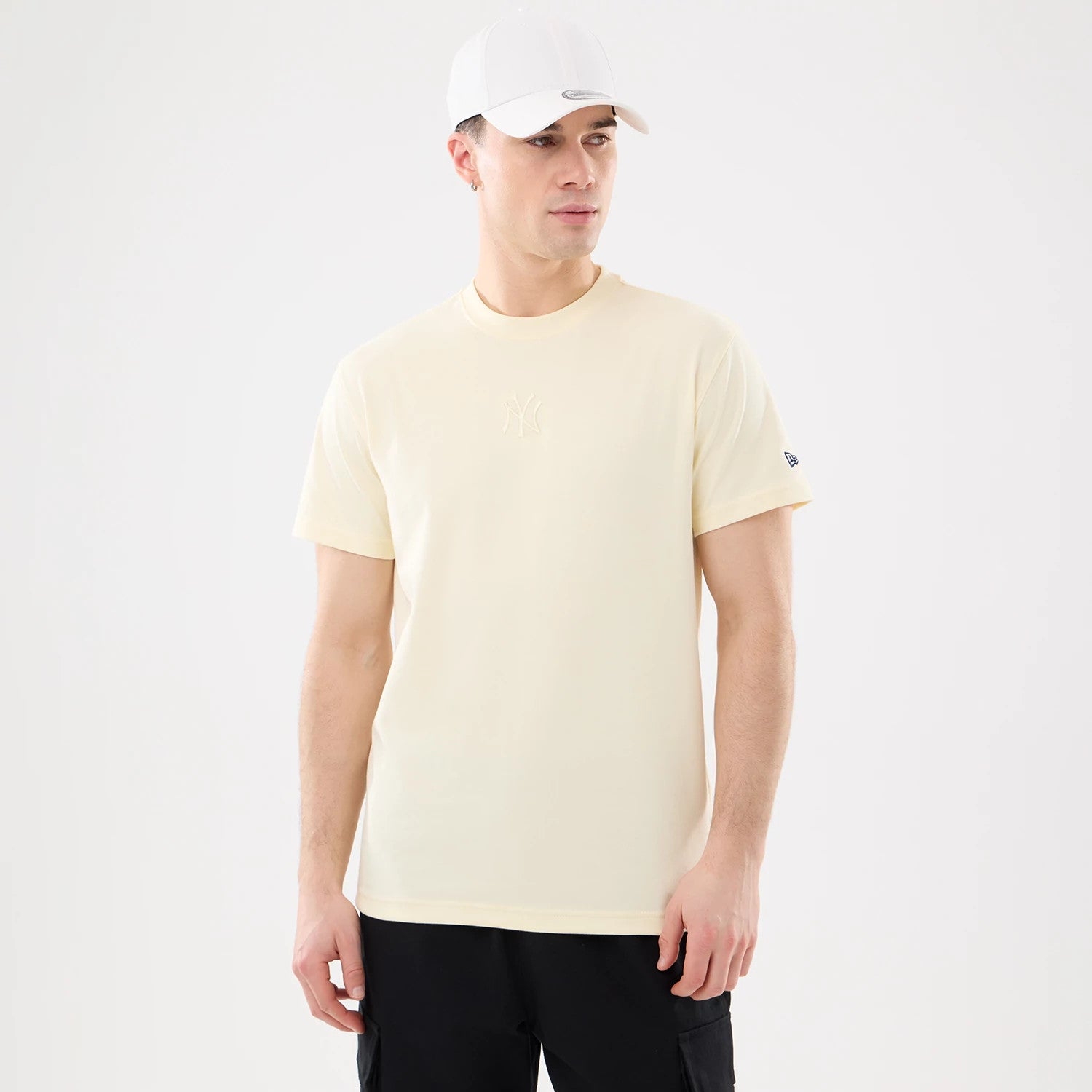 The model is wearing this MLB Cartoon New York Yankees T-Shirt in cream. 1