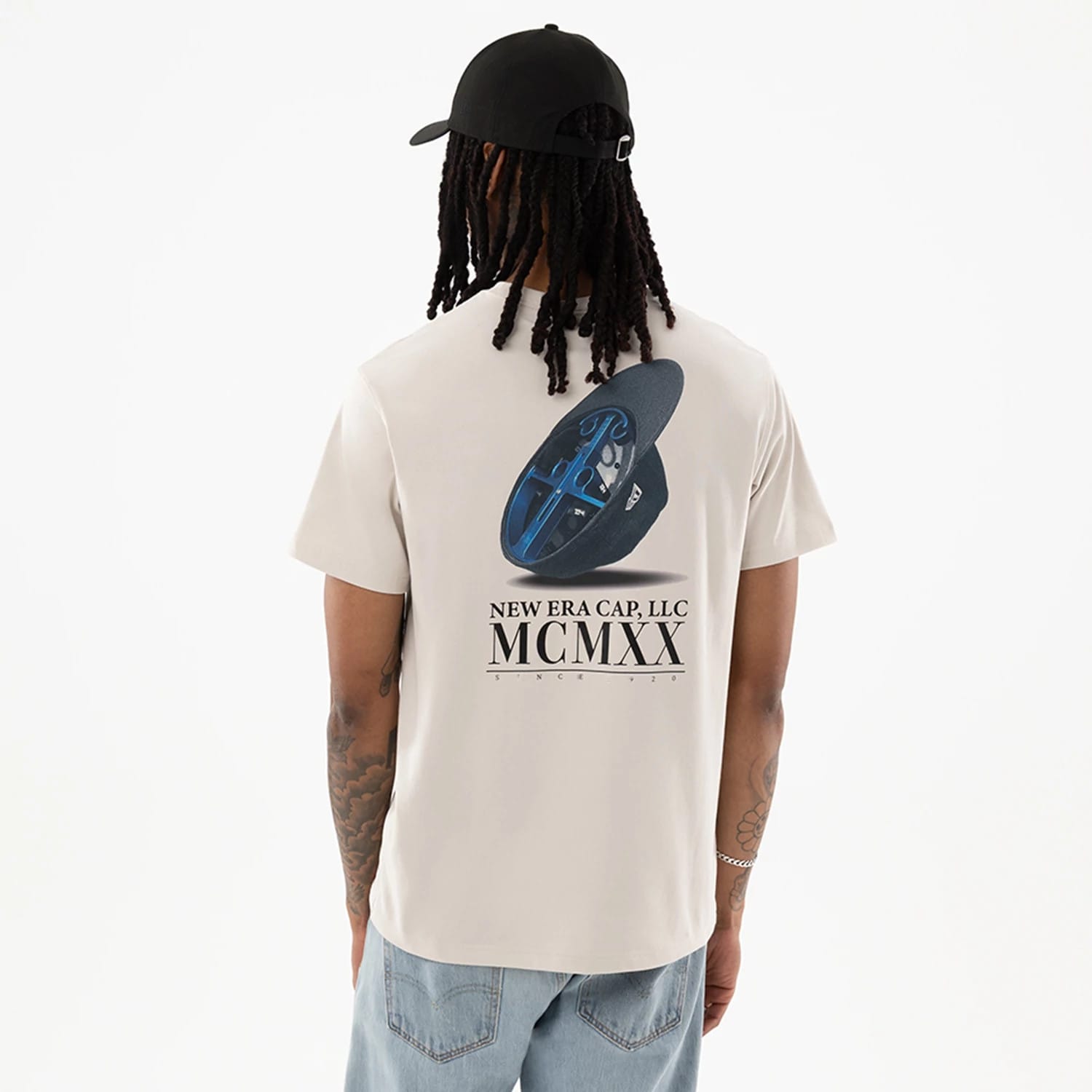 The model is wearing this New Era Heritage T-Shirt in Cream. 2
