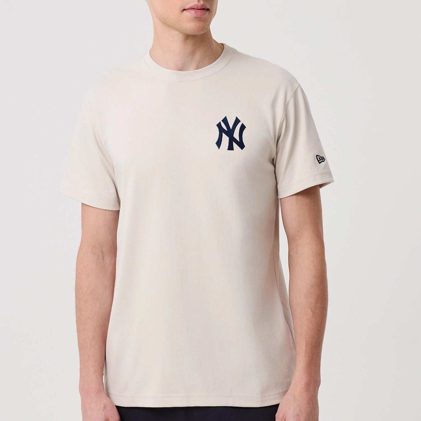 The model is wearing this MLB Banana Graphic New York Yankees T-Shirt in natural. 7
