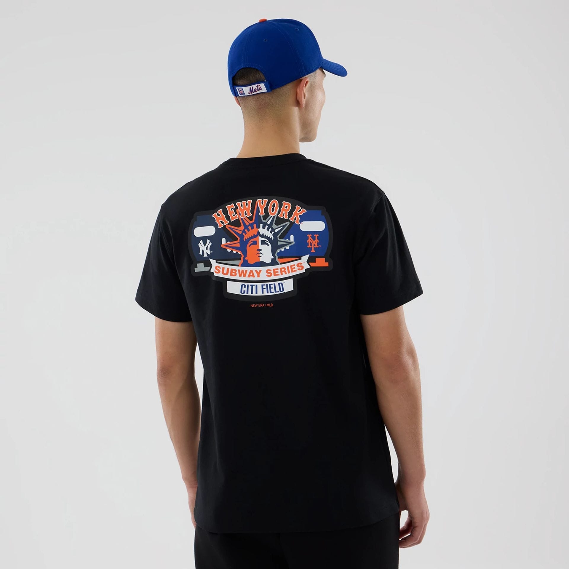 The model is wearing this MLB City Series New York Mets T-Shirt in black. 2