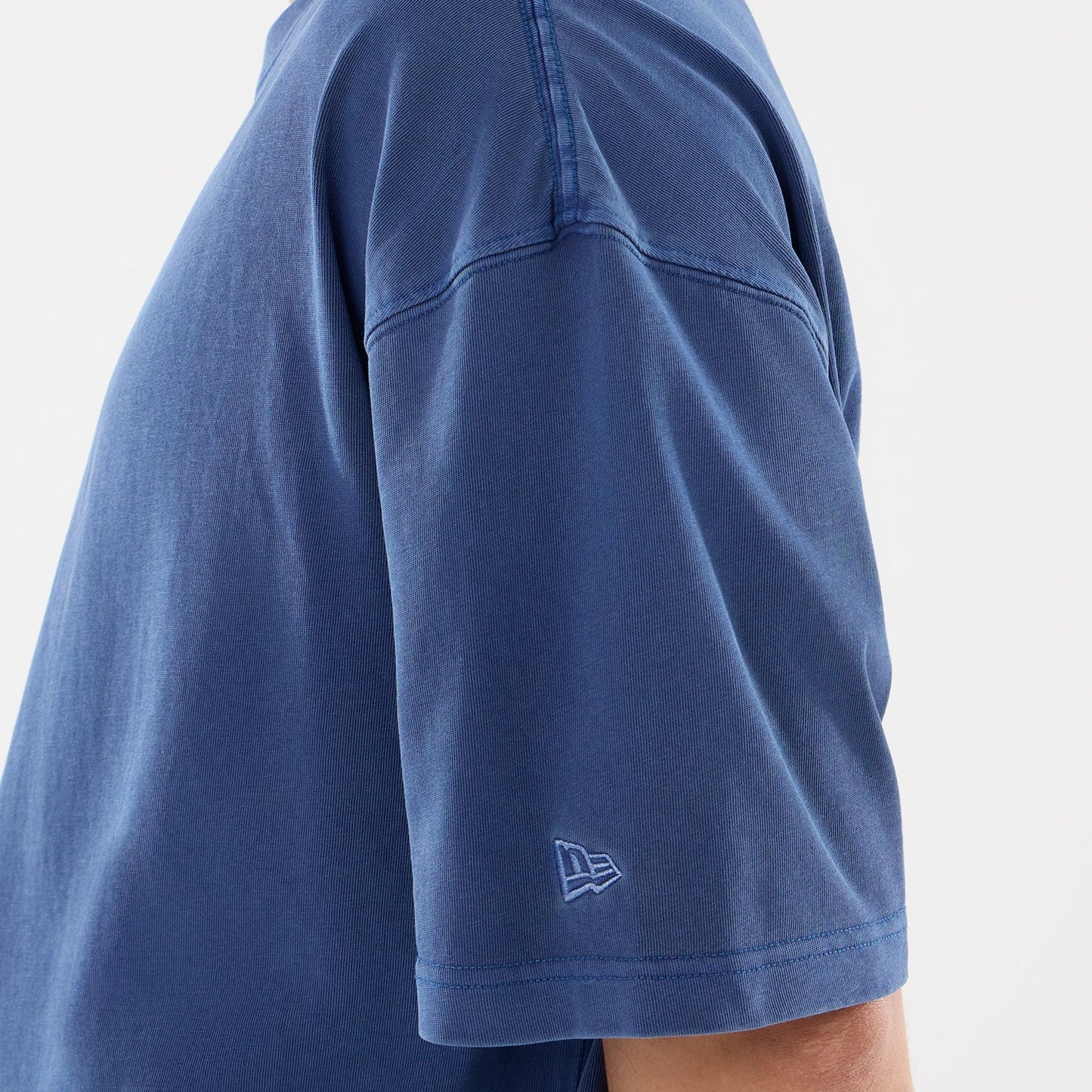 The model is wearing this New Era Street Archived Oversized T-Shirt in blue. 7