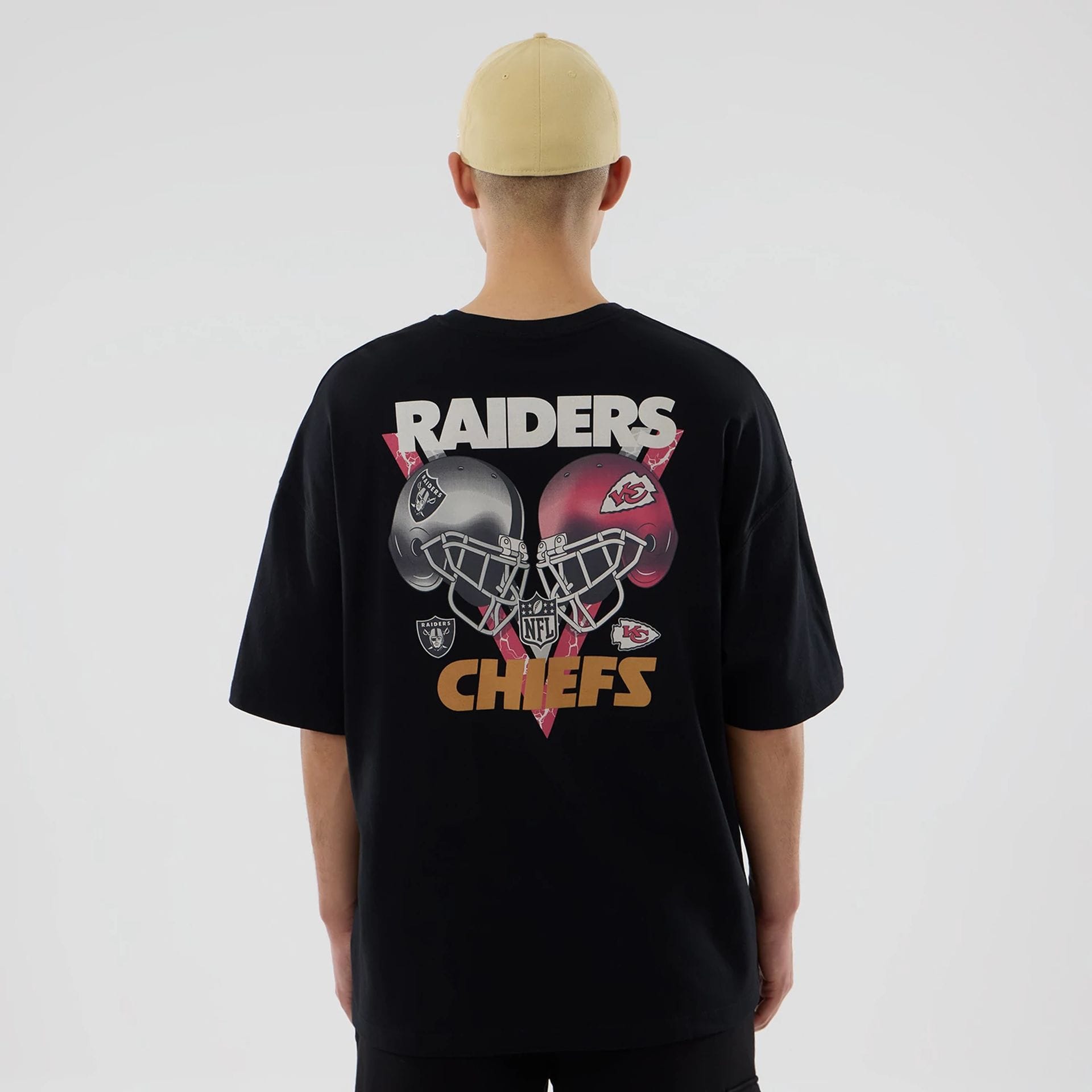 The model is wearing this NFL Rivalry Las Vegas Raiders Oversized T-Shirt in black. 2