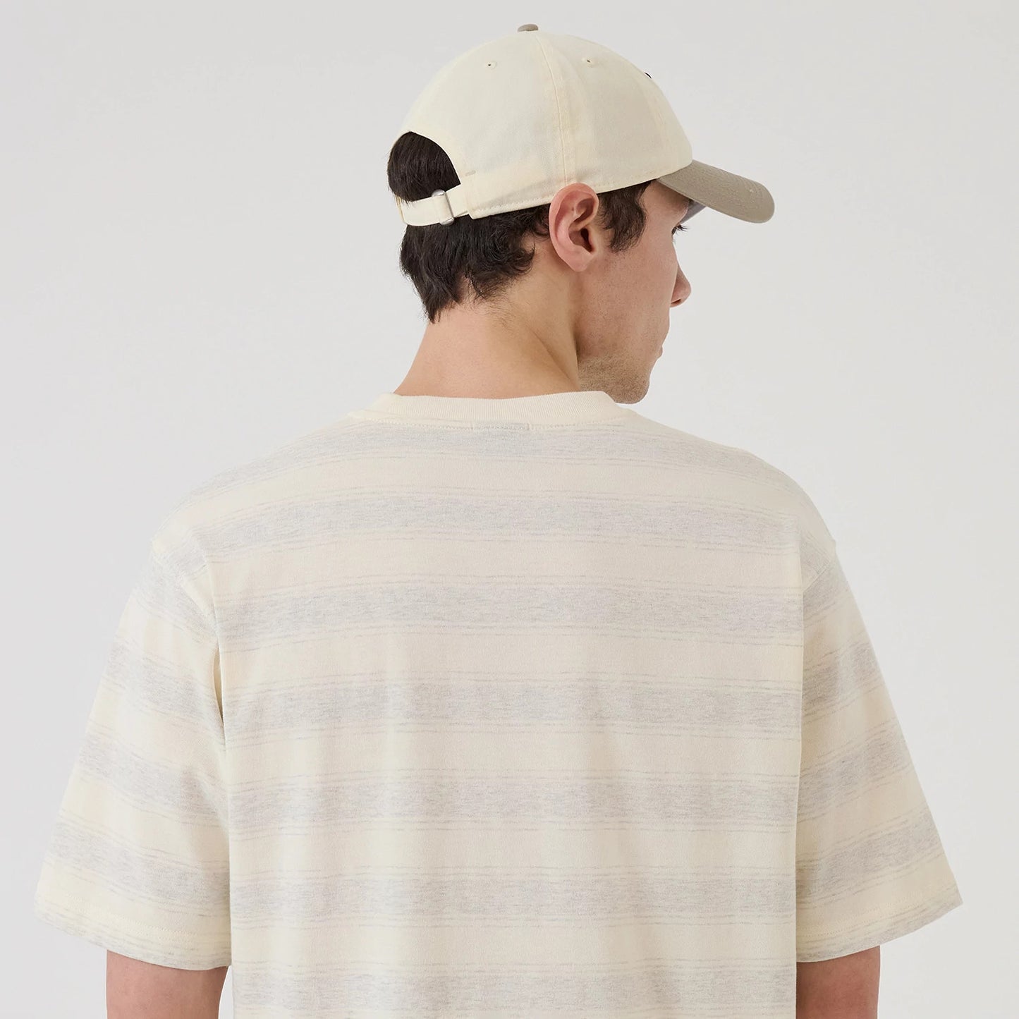 The model is wearing this MLB Border LA Dodgers Oversized T-Shirt in cream. 7
