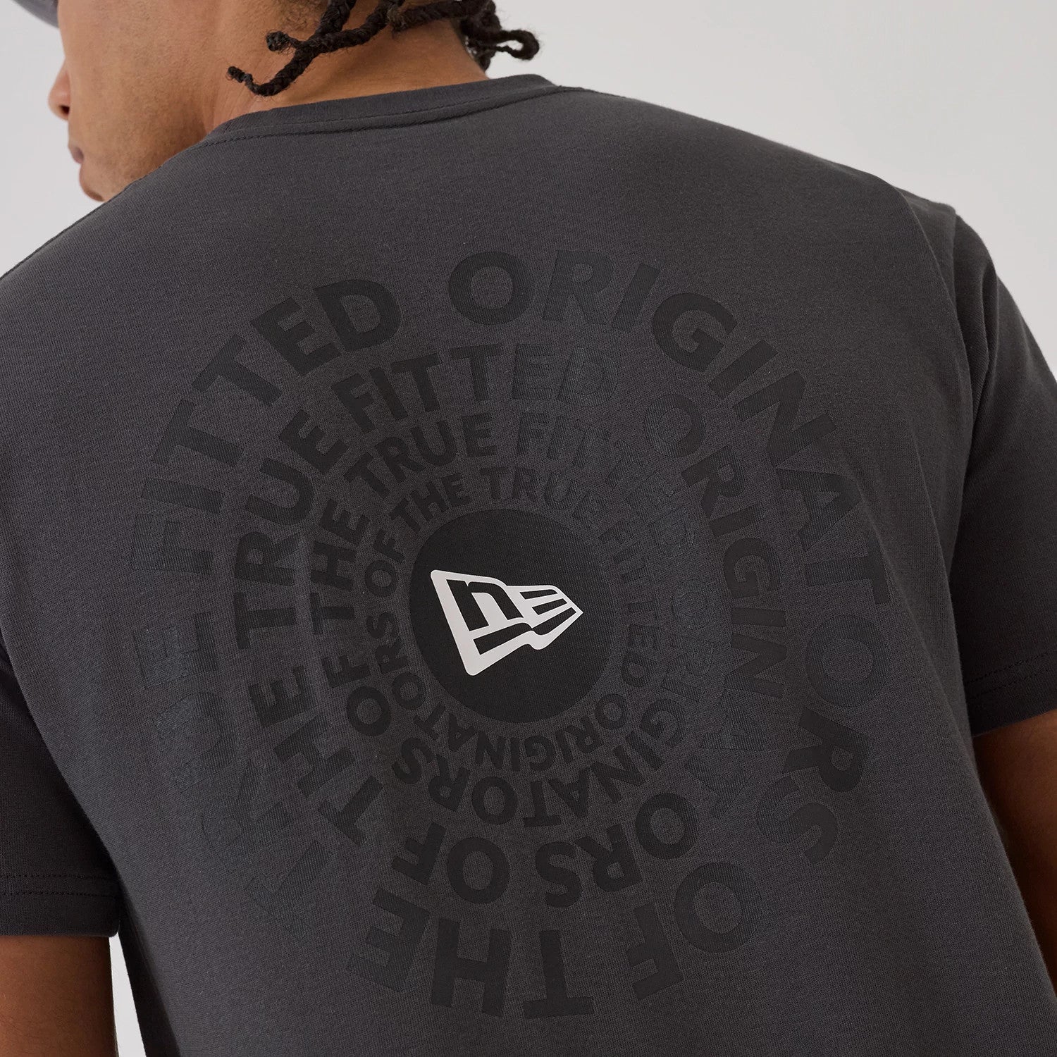 The model is wearing this New Era Circle T-Shirt in Grey. 4