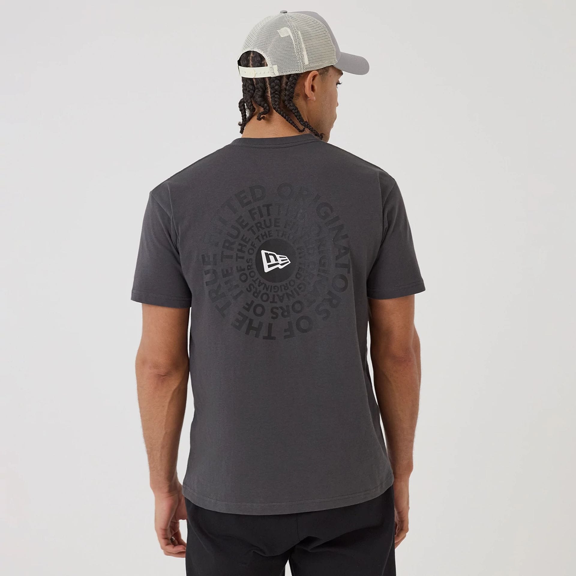 The model is wearing this New Era Circle T-Shirt in Grey. 2