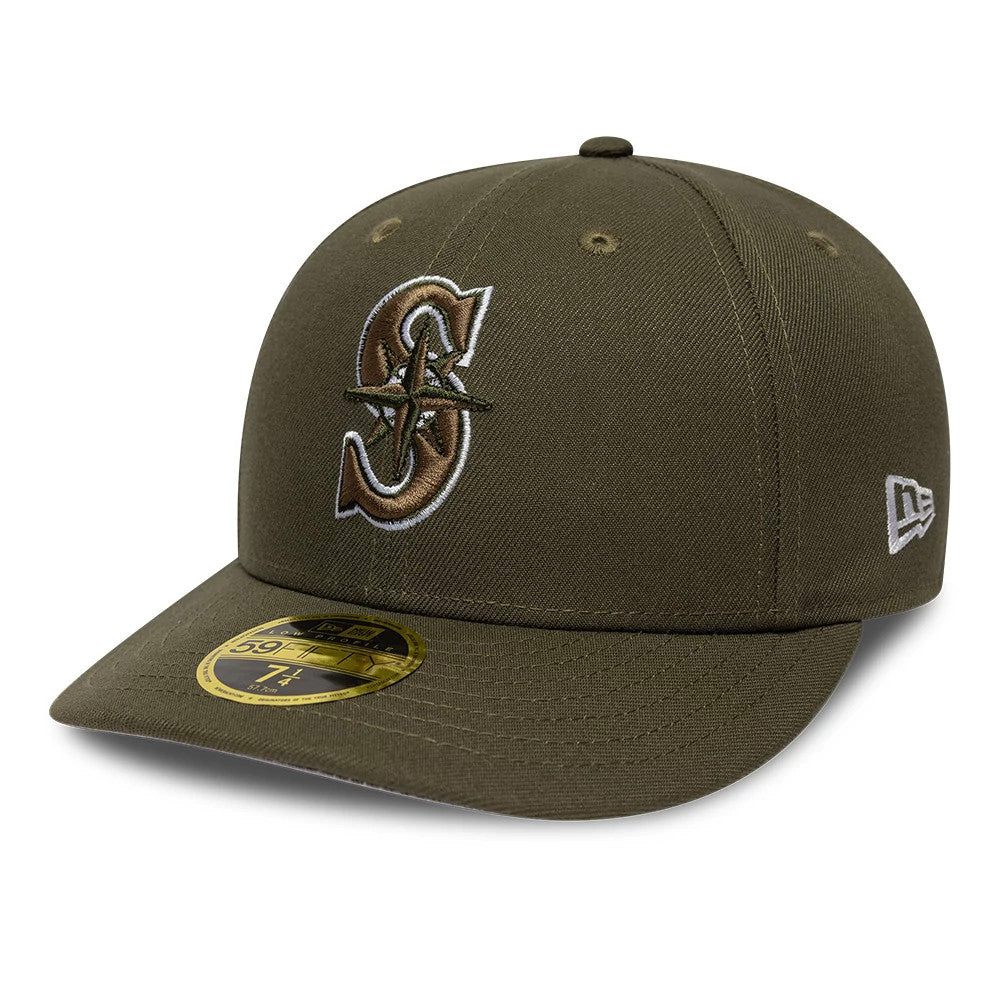 Seattle Mariners MLB College Varsity Dark Green Low Profile New Era 59FIFTY Fitted Cap, three-quarter view showing the brown and white embroidered front logo, raised embroidery, curved visor, and gold 59FIFTY size sticker on the visor.