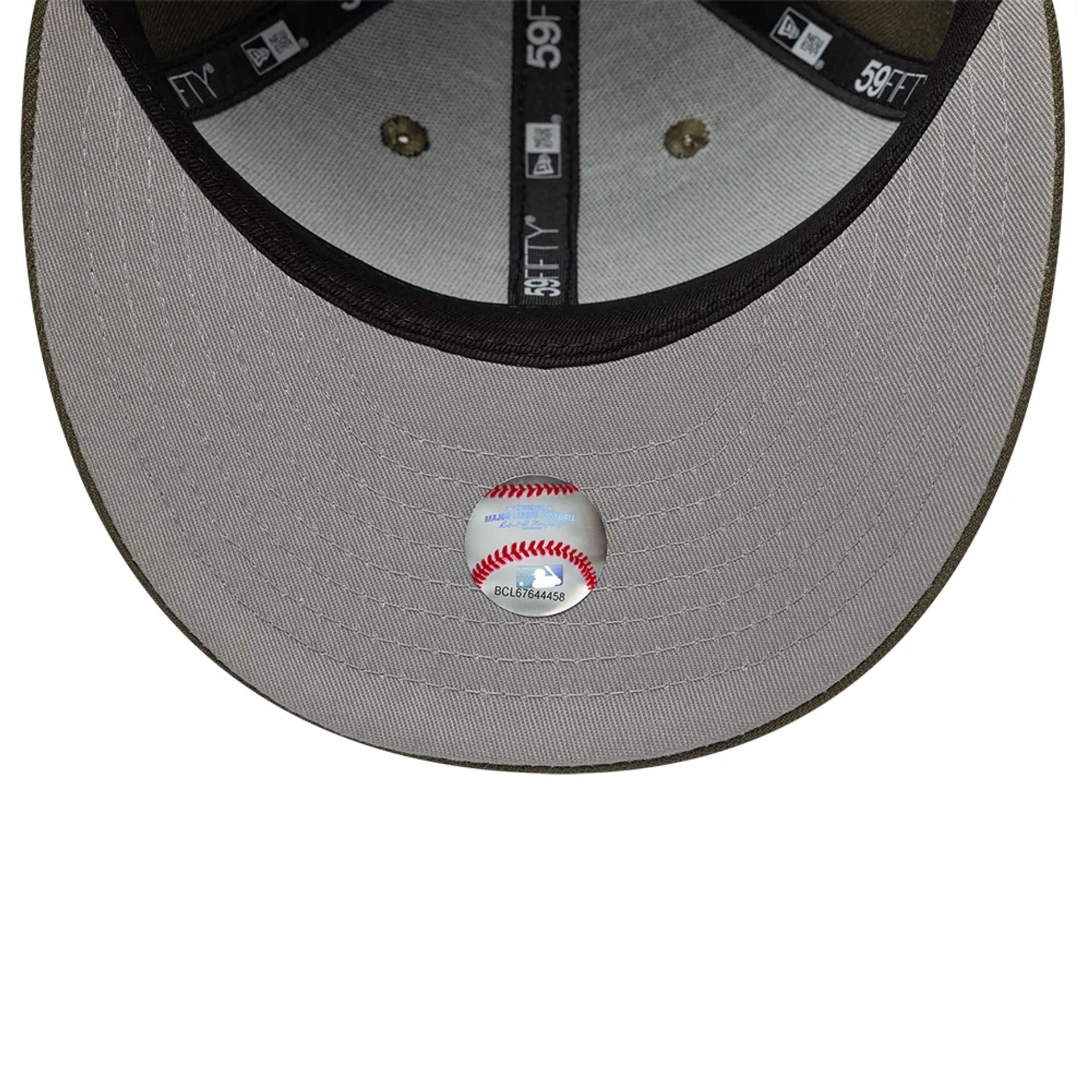 Pictured is this MLB College Varsity Seattle Mariners Low Profile 59FIFTY Fitted cap in dark green. 2