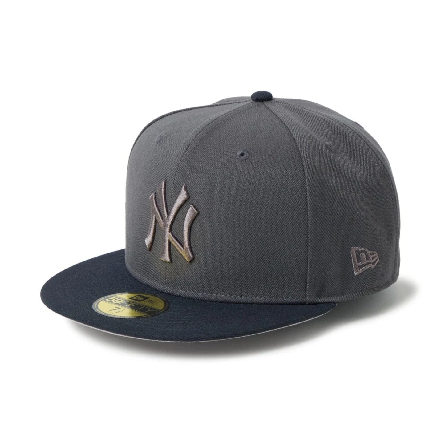 Pictured is this MLB New York Yankees 59FIFTY Fitted cap in dark grey. 9