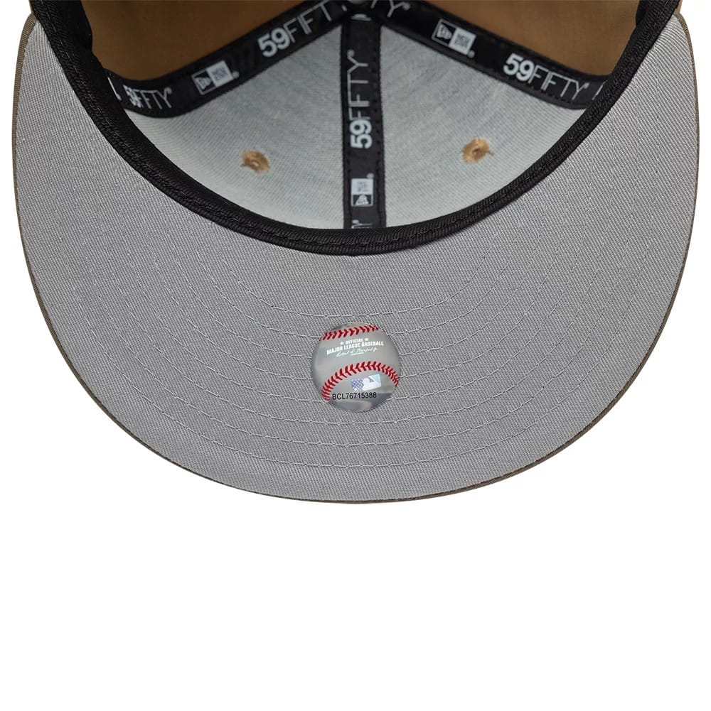 Pictured is this MLB Gros Grain New York Yankees 59FIFTY Fitted cap in Beige. 2