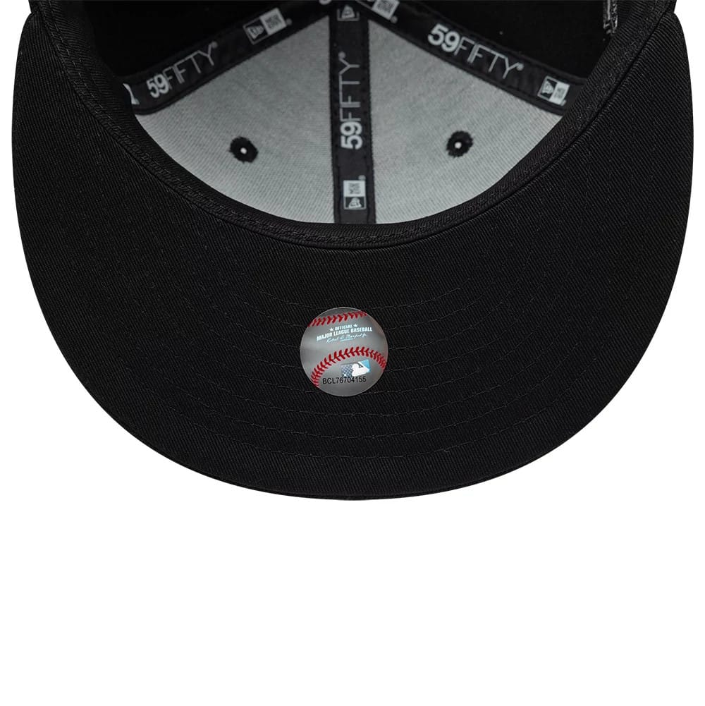 Pictured is this MLB Black On Black Chicago White Sox 59FIFTY Fitted cap in black. 7